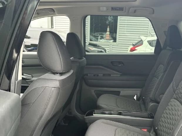 Nissan Pathfinder SV 4WD 2026 — side view