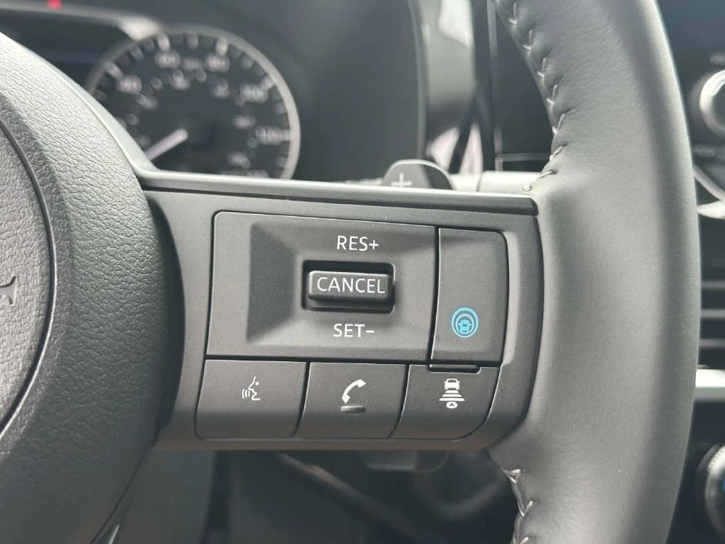 Nissan Pathfinder SV 4WD 2026 — side view