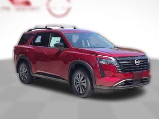 Nissan Pathfinder SV 2WD
