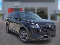 Nissan Pathfinder SV 2WD 2026 — side view