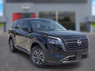 Nissan Pathfinder SV 2WD