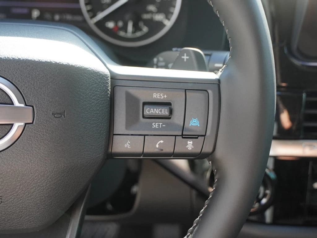 Nissan Pathfinder SV 2WD 2026 — side view