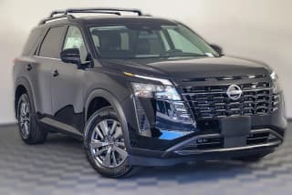 Nissan Pathfinder SV 2WD