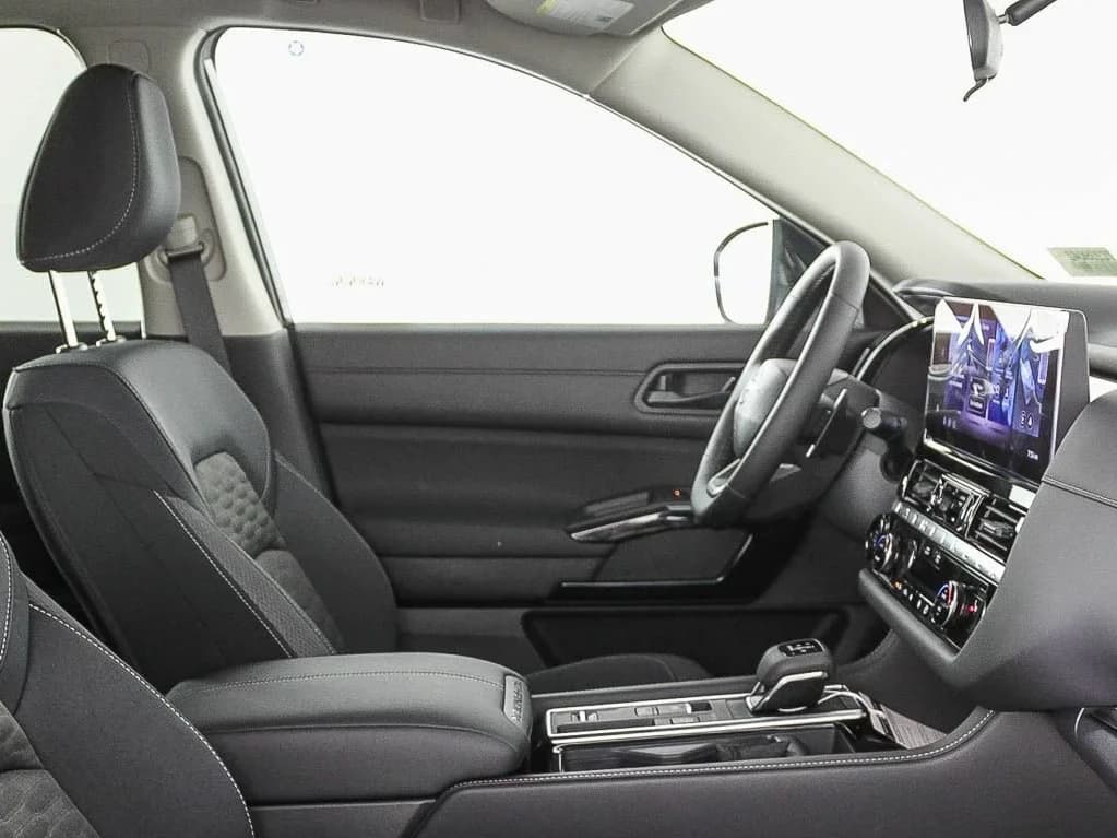 Nissan Pathfinder SV 2WD 2026 — side view