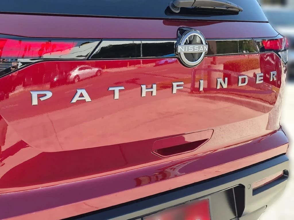 Nissan Pathfinder SV 2WD 2026 — side view