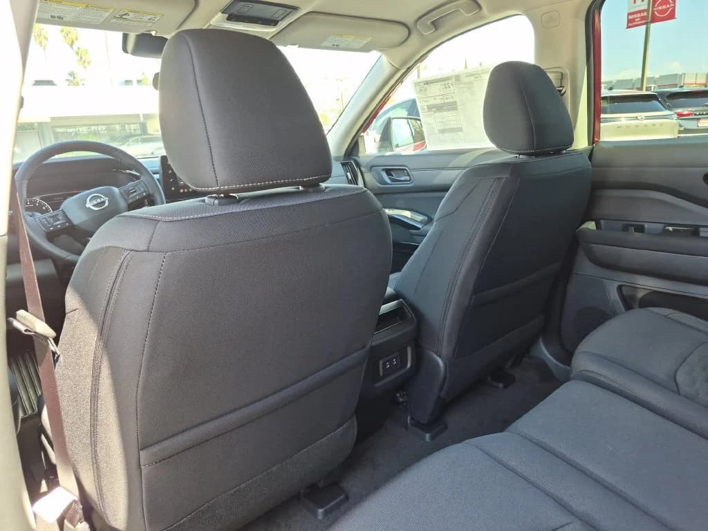 Nissan Pathfinder SV 2WD 2026 — side view