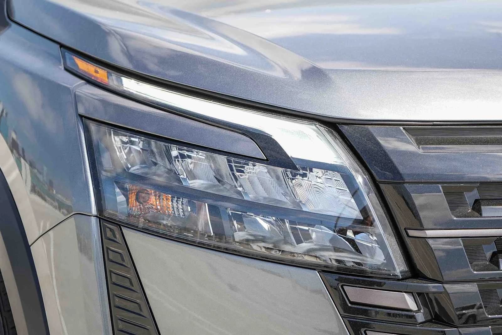 Nissan Pathfinder SV 2WD 2026 — side view