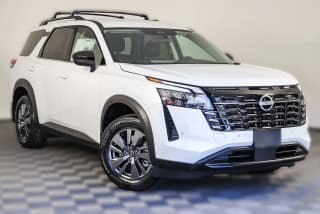Nissan Pathfinder SV 2WD