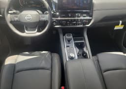 Nissan Pathfinder SL 4WD 2026 — side view