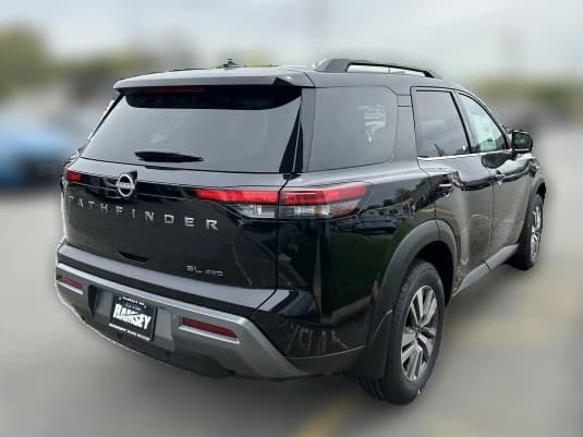 Nissan Pathfinder SL 4WD 2026 — side view