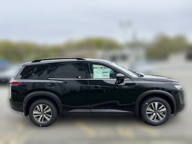 Nissan Pathfinder SL 4WD 2026 — side view
