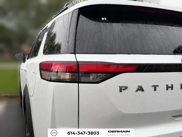 Nissan Pathfinder SL 4WD 2026 — side view