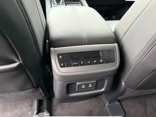 Nissan Pathfinder SL 4WD 2026 — side view