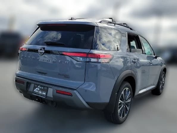 Nissan Pathfinder Platinum 4WD 2026 — side view