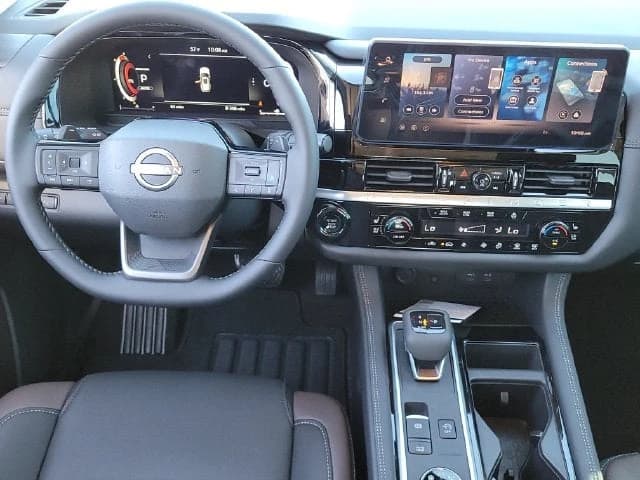 Nissan Pathfinder Platinum 4WD 2026 — side view
