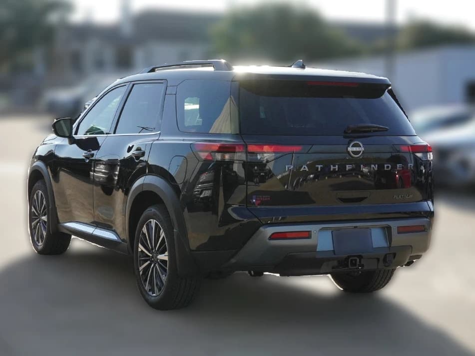 Nissan Pathfinder Platinum 2WD 2026 — side view