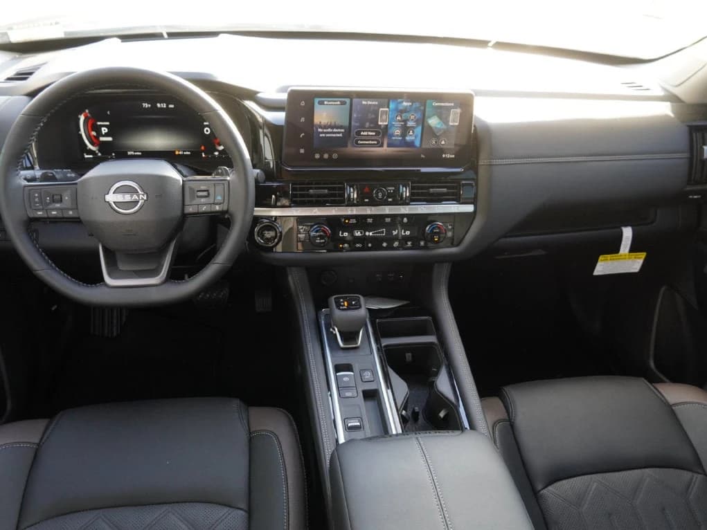 Nissan Pathfinder Platinum 2WD 2026 — side view