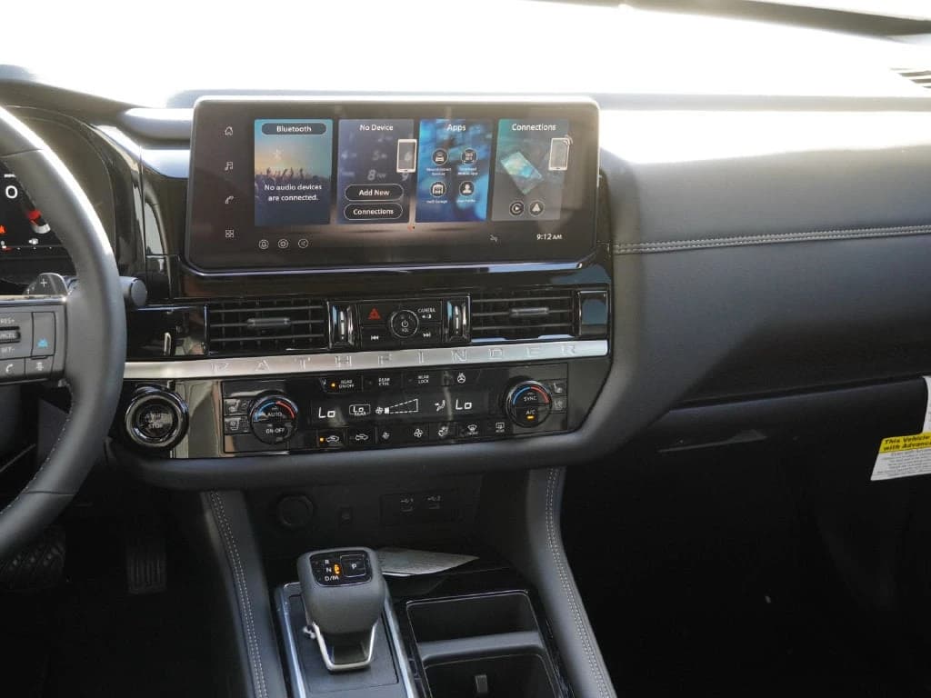 Nissan Pathfinder Platinum 2WD 2026 — side view