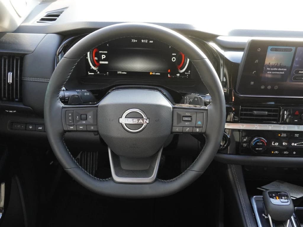 Nissan Pathfinder Platinum 2WD 2026 — side view