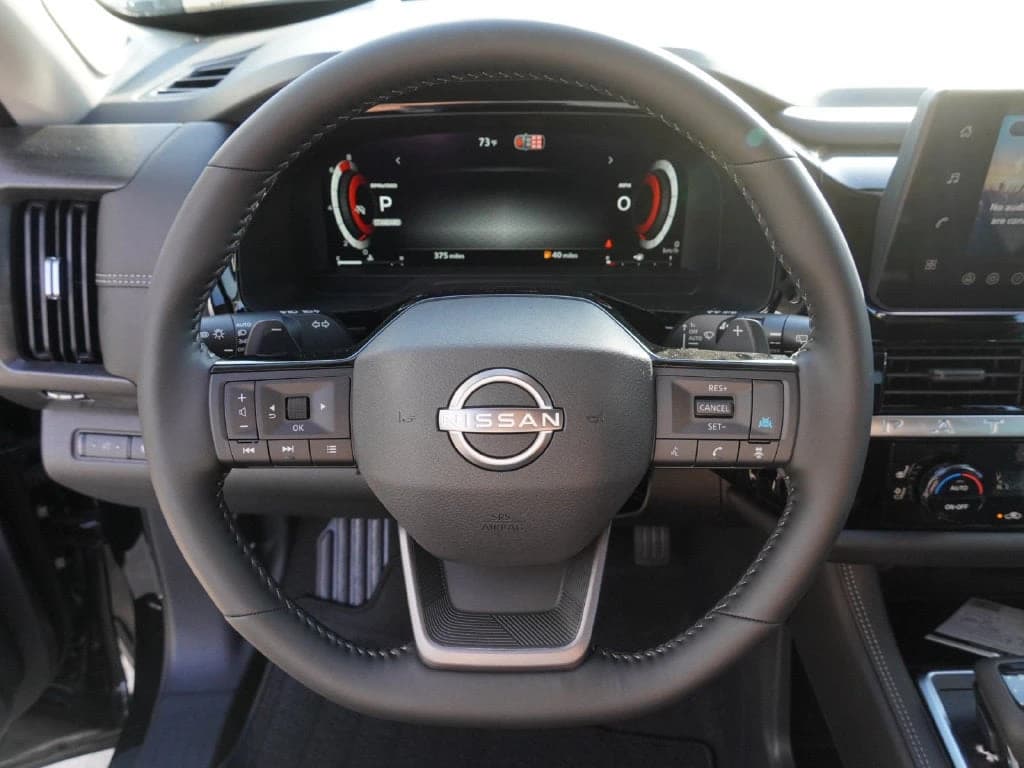 Nissan Pathfinder Platinum 2WD 2026 — side view