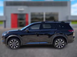 Nissan Pathfinder Platinum 2WD 2026 — side view