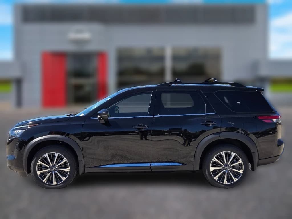 Nissan Pathfinder Platinum 2WD 2026 — side view