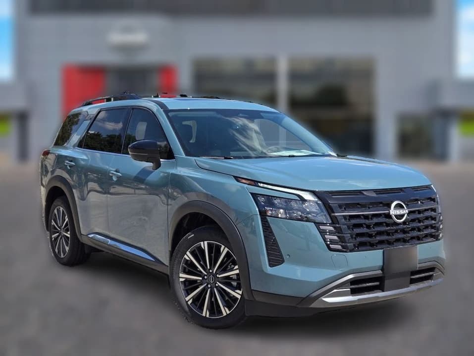 Nissan Pathfinder Platinum 2WD 2026 — side view