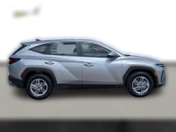 Hyundai Tucson SE FWD 2026 — side view
