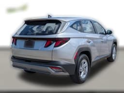 Hyundai Tucson SE FWD 2026 — side view