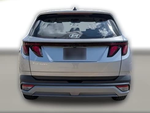 Hyundai Tucson SE FWD 2026 — side view