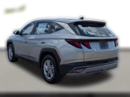 Hyundai Tucson SE FWD 2026 — side view