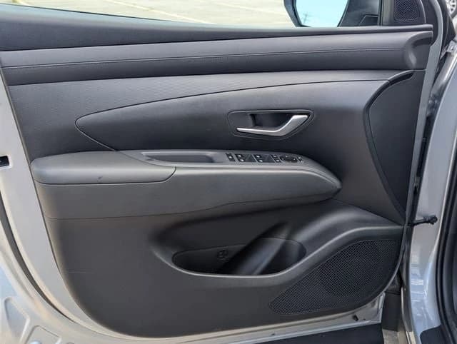 Hyundai Tucson SE FWD 2026 — side view