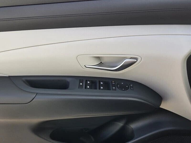 Hyundai Tucson SE FWD 2026 — side view