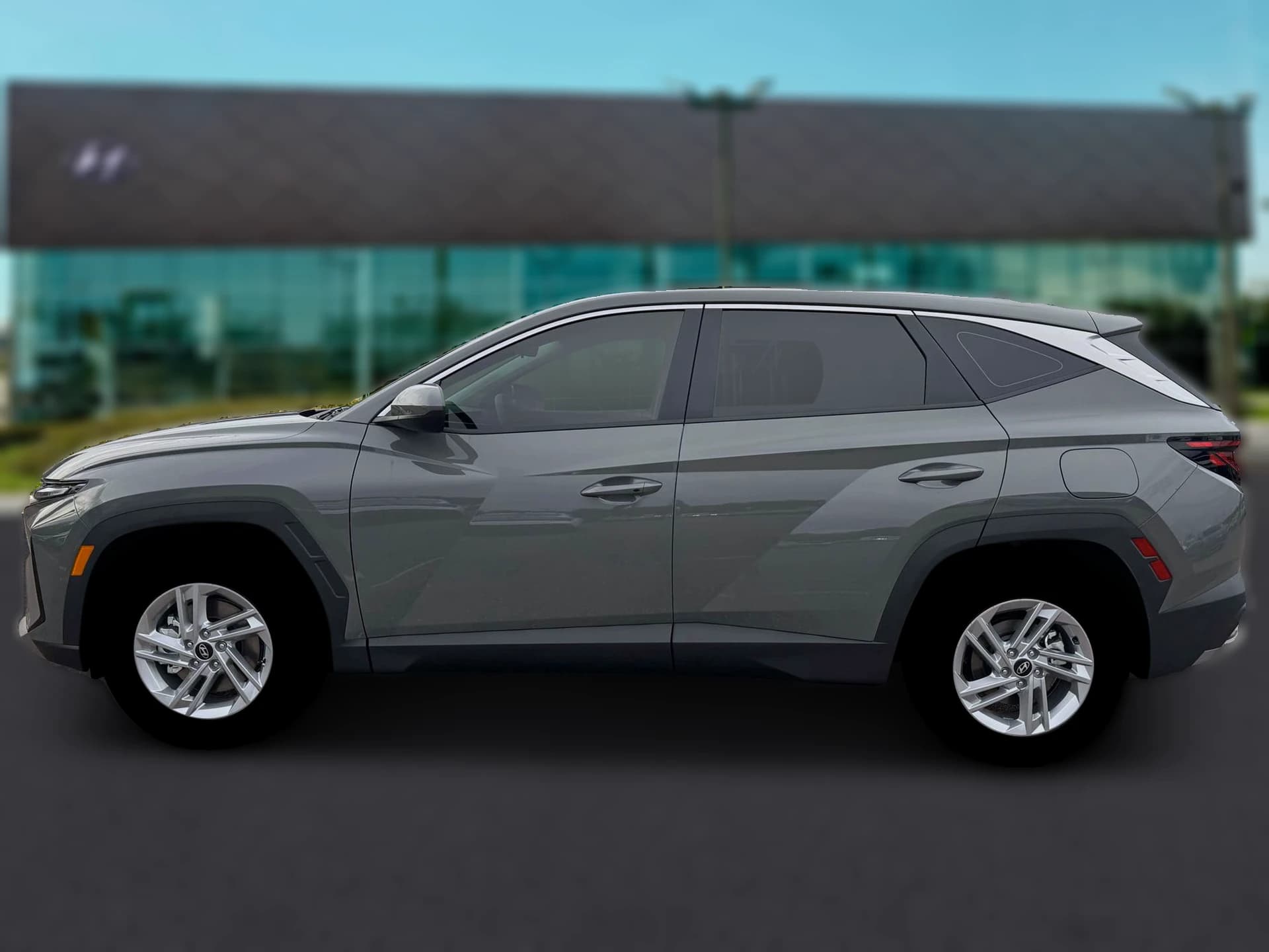Hyundai Tucson SE FWD 2026 — side view