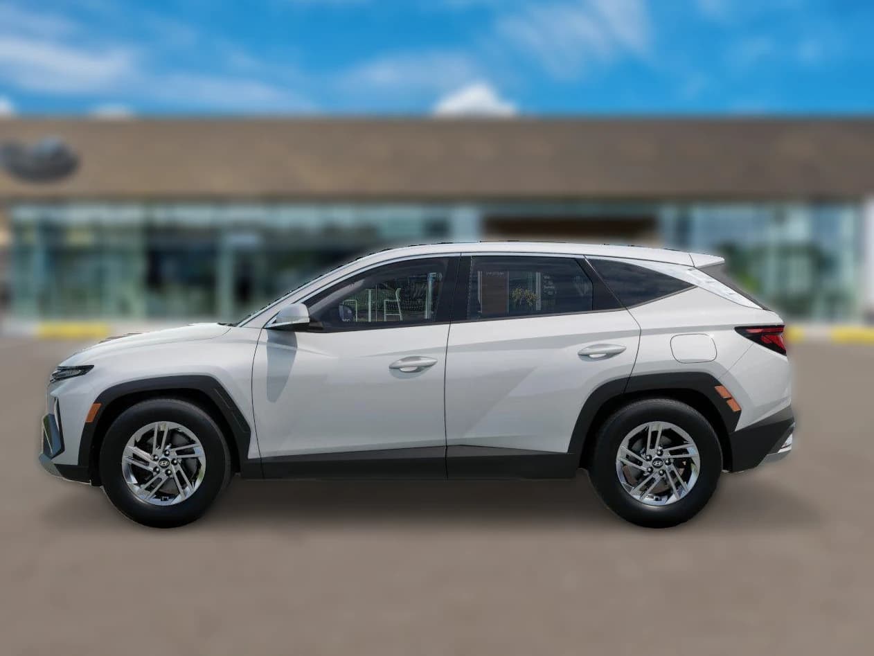 Hyundai Tucson SE FWD 2026 — side view