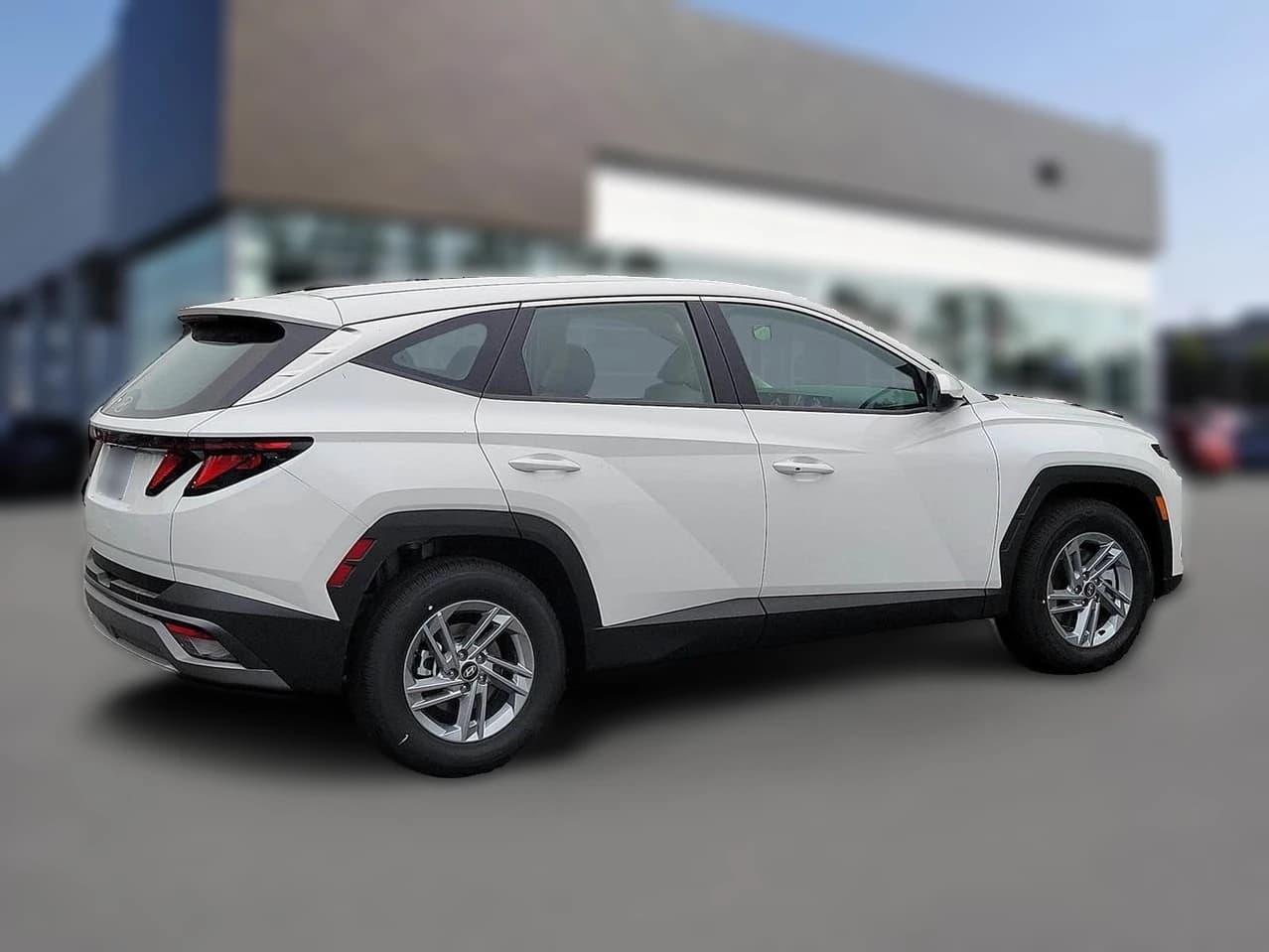 Hyundai Tucson SE FWD 2026 — side view