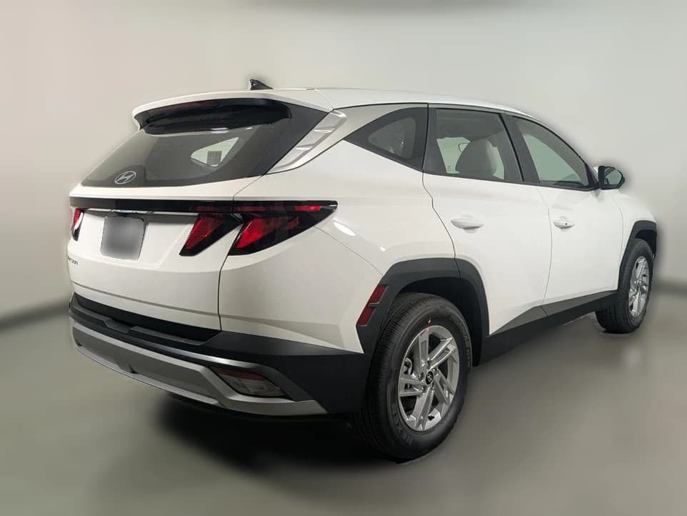 Hyundai Tucson SE FWD 2026 — side view