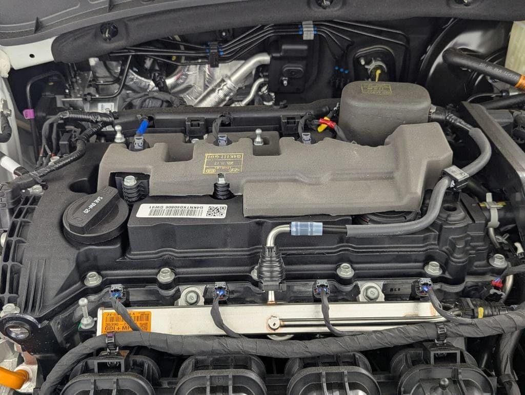 Hyundai Tucson SE FWD 2026 — side view