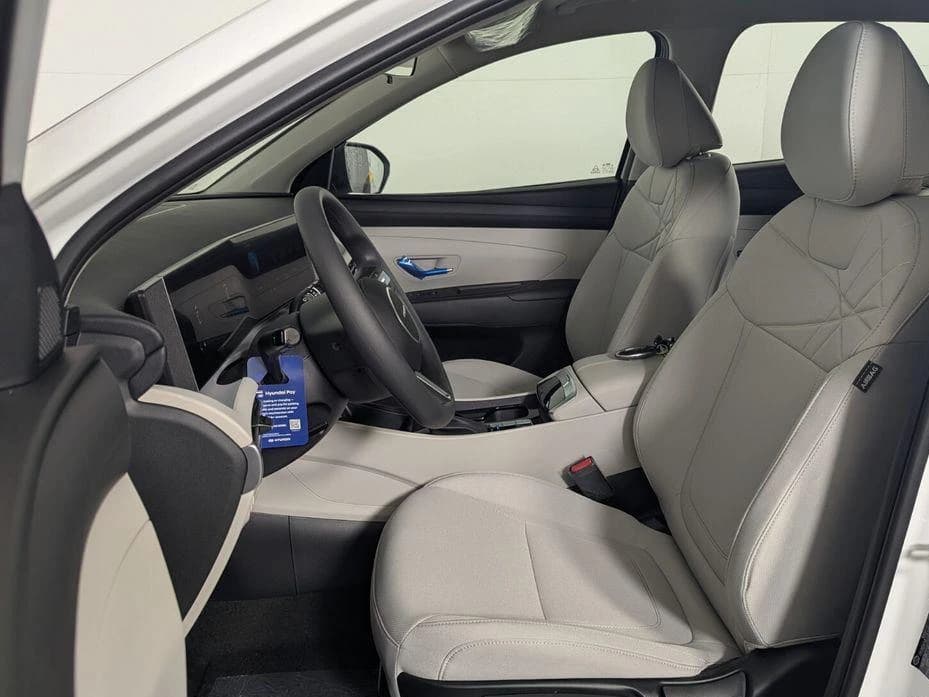 Hyundai Tucson SE FWD 2026 — side view