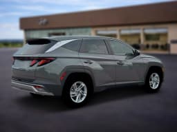 Hyundai Tucson SE FWD 2026 — side view
