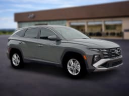 Hyundai Tucson SE FWD 2026 — side view