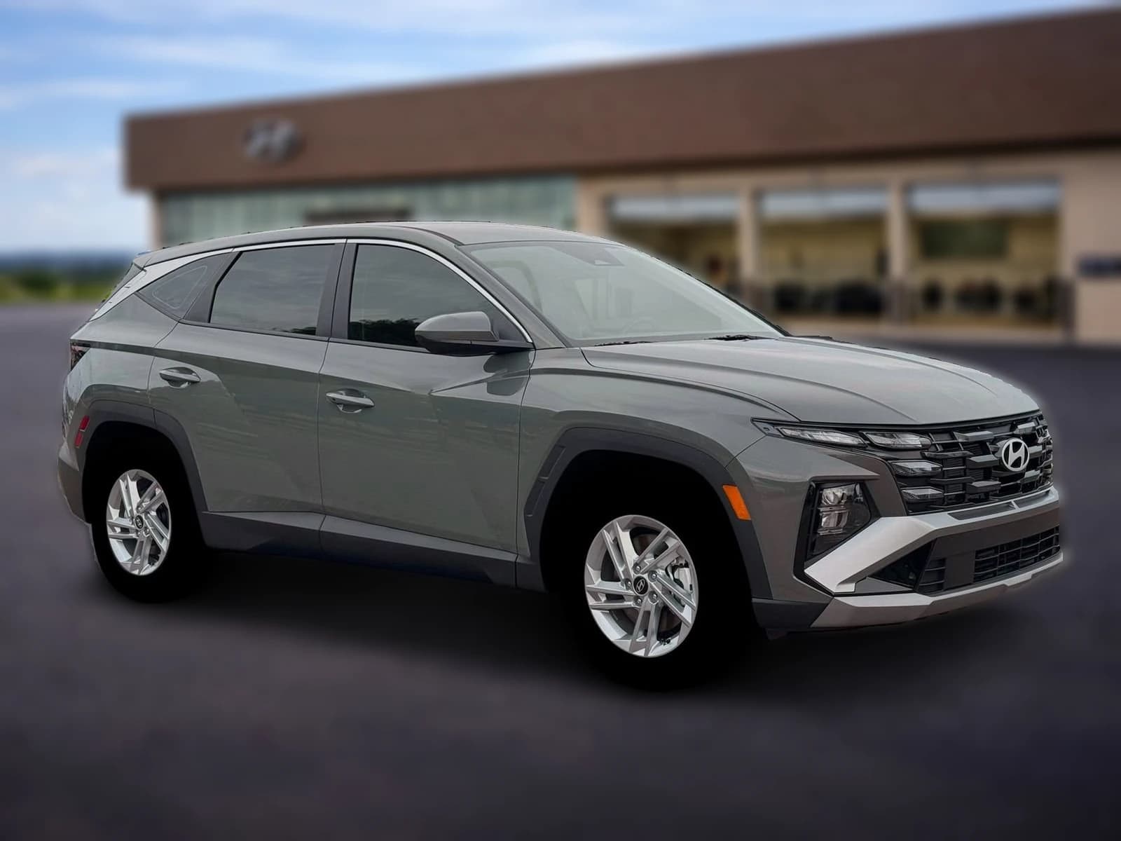 Hyundai Tucson SE FWD 2026 — side view