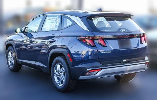 Hyundai Tucson SE FWD 2026 — side view