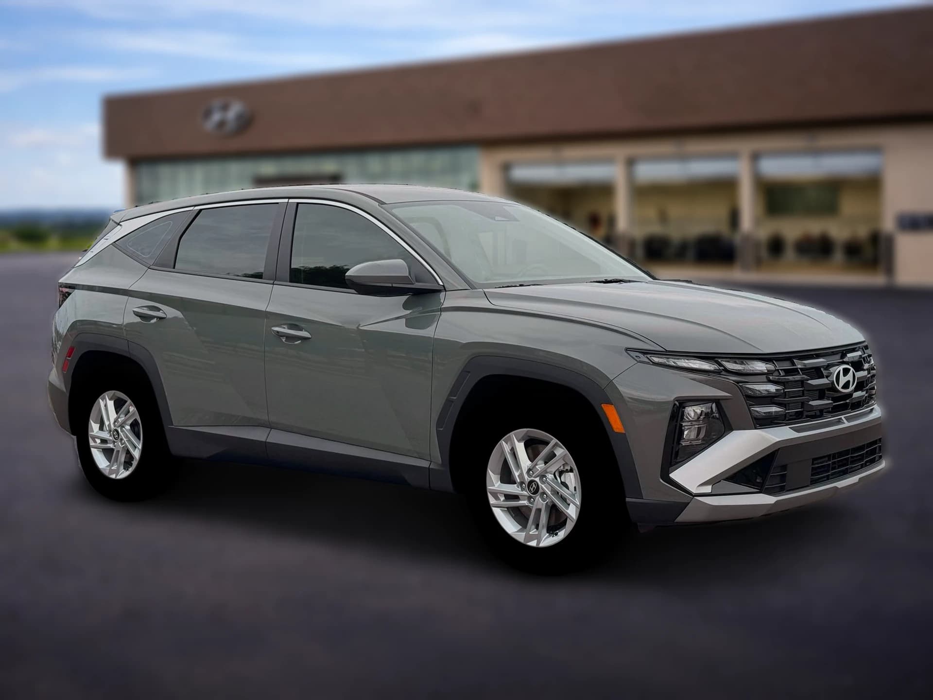 Hyundai Tucson SE FWD 2026 — side view