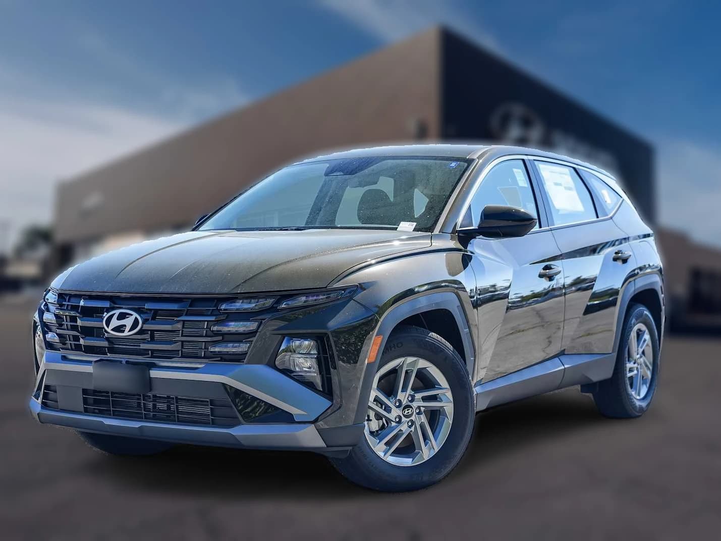 Hyundai Tucson SE FWD 2026 — side view