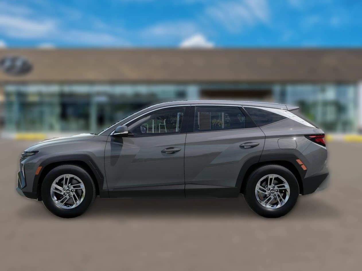 Hyundai Tucson SE FWD 2026 — side view
