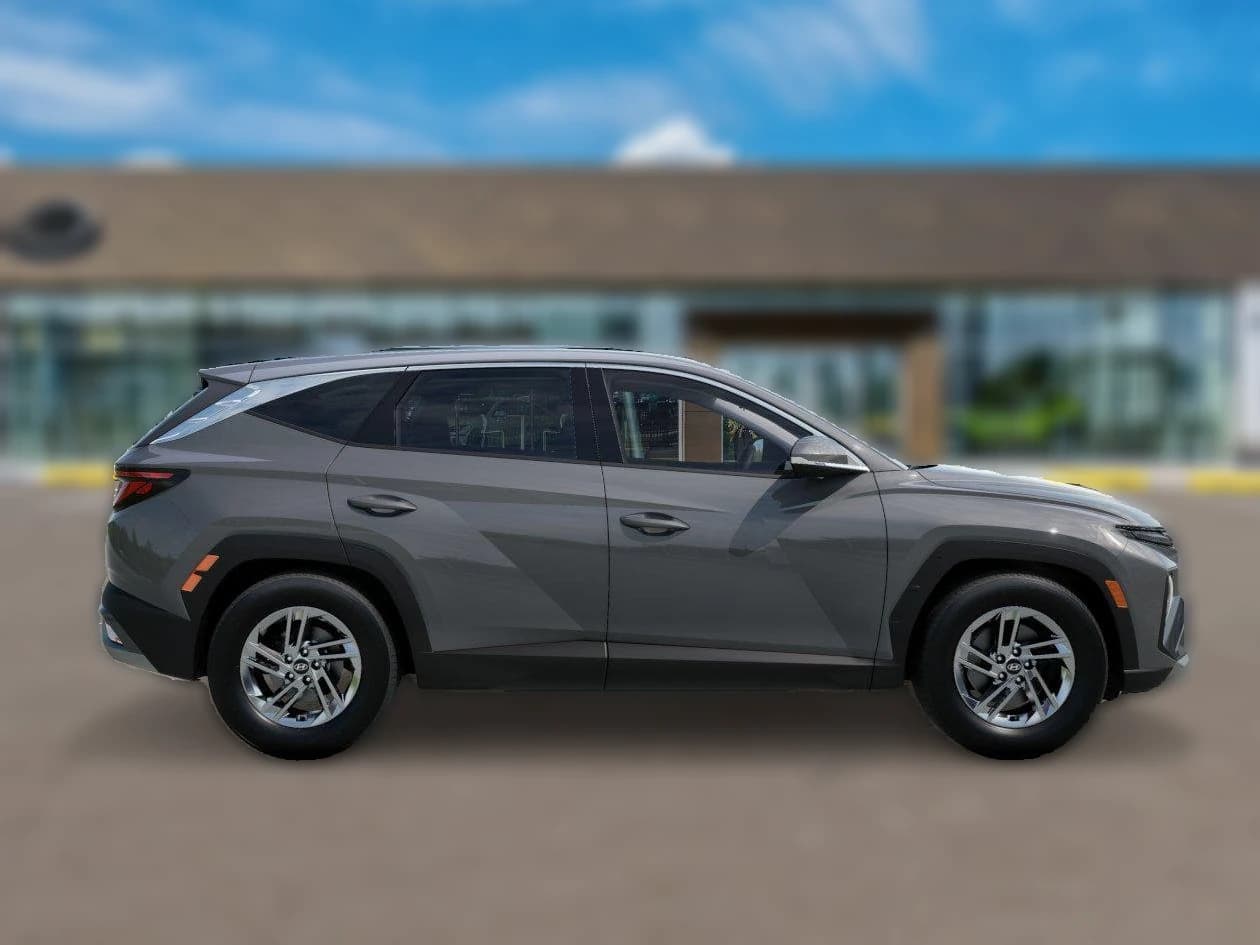 Hyundai Tucson SE FWD 2026 — side view
