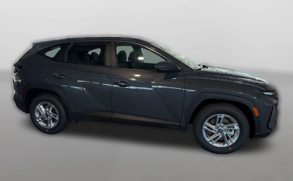 Hyundai Tucson SE FWD 2026 — side view