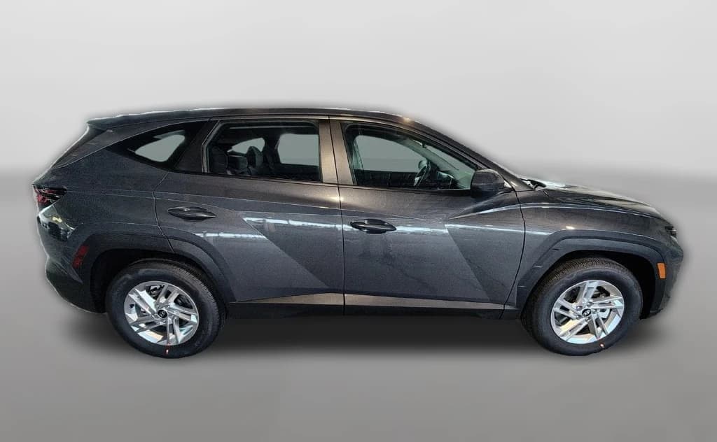 Hyundai Tucson SE FWD 2026 — side view