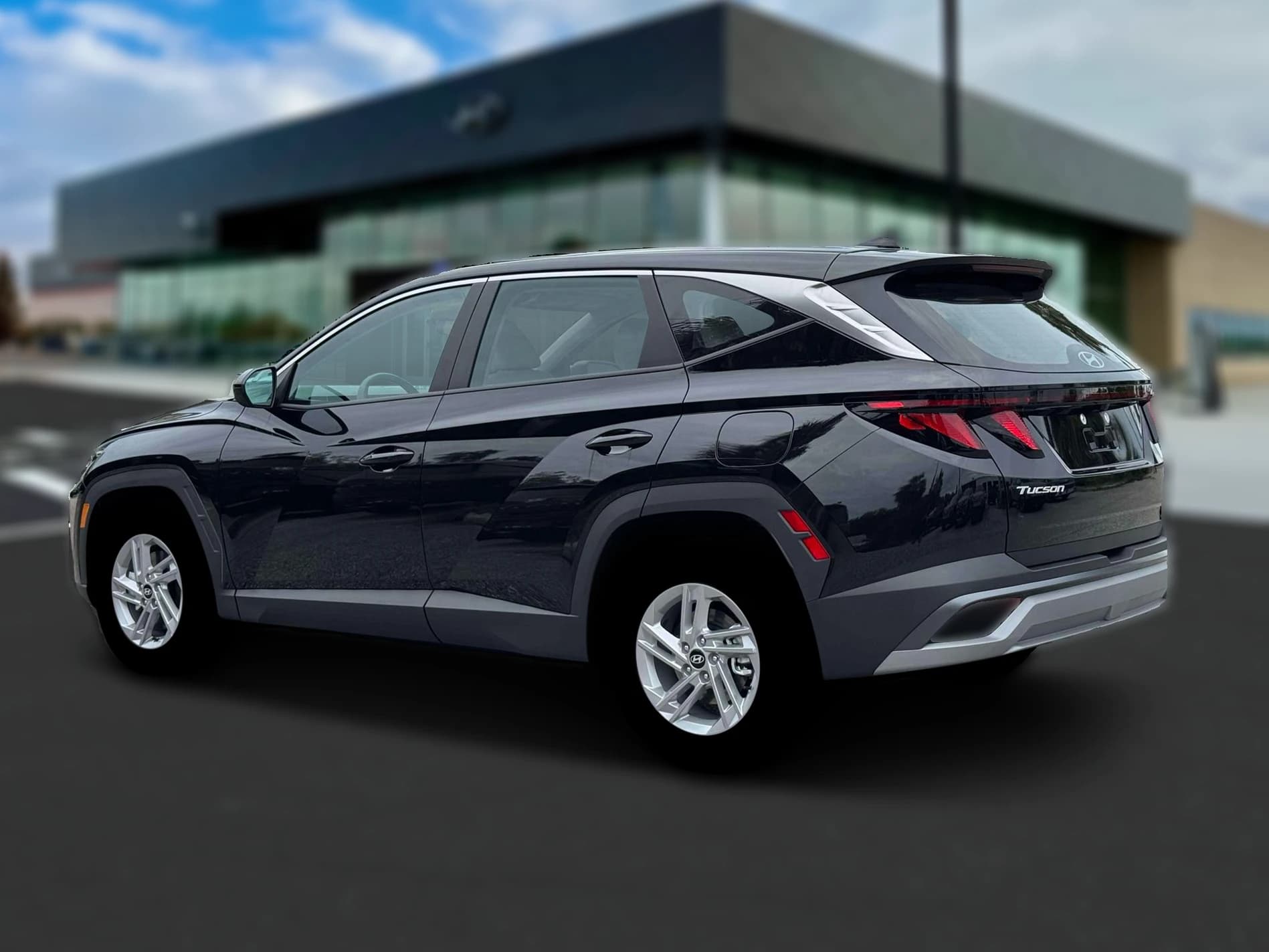 Hyundai Tucson SE FWD 2026 — side view